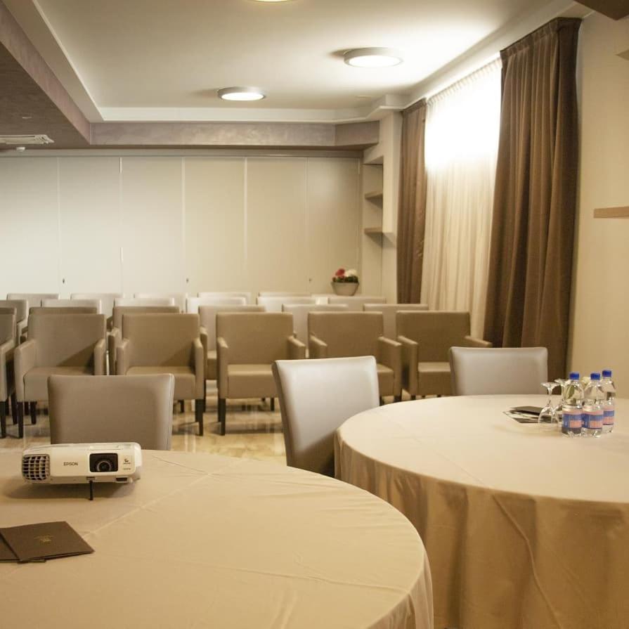 Royal Airport Hotel Velika Gorica Bagian luar foto