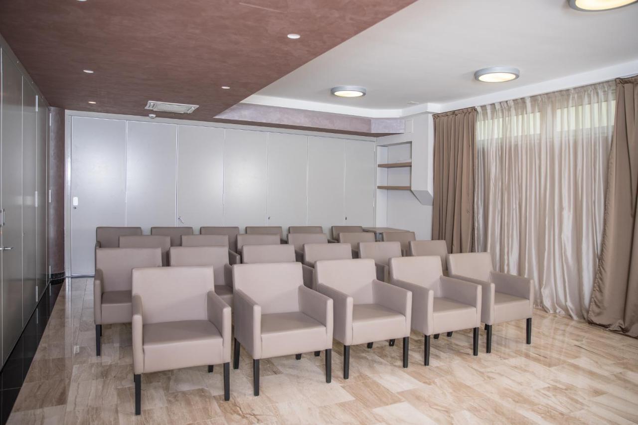 Royal Airport Hotel Velika Gorica Bagian luar foto