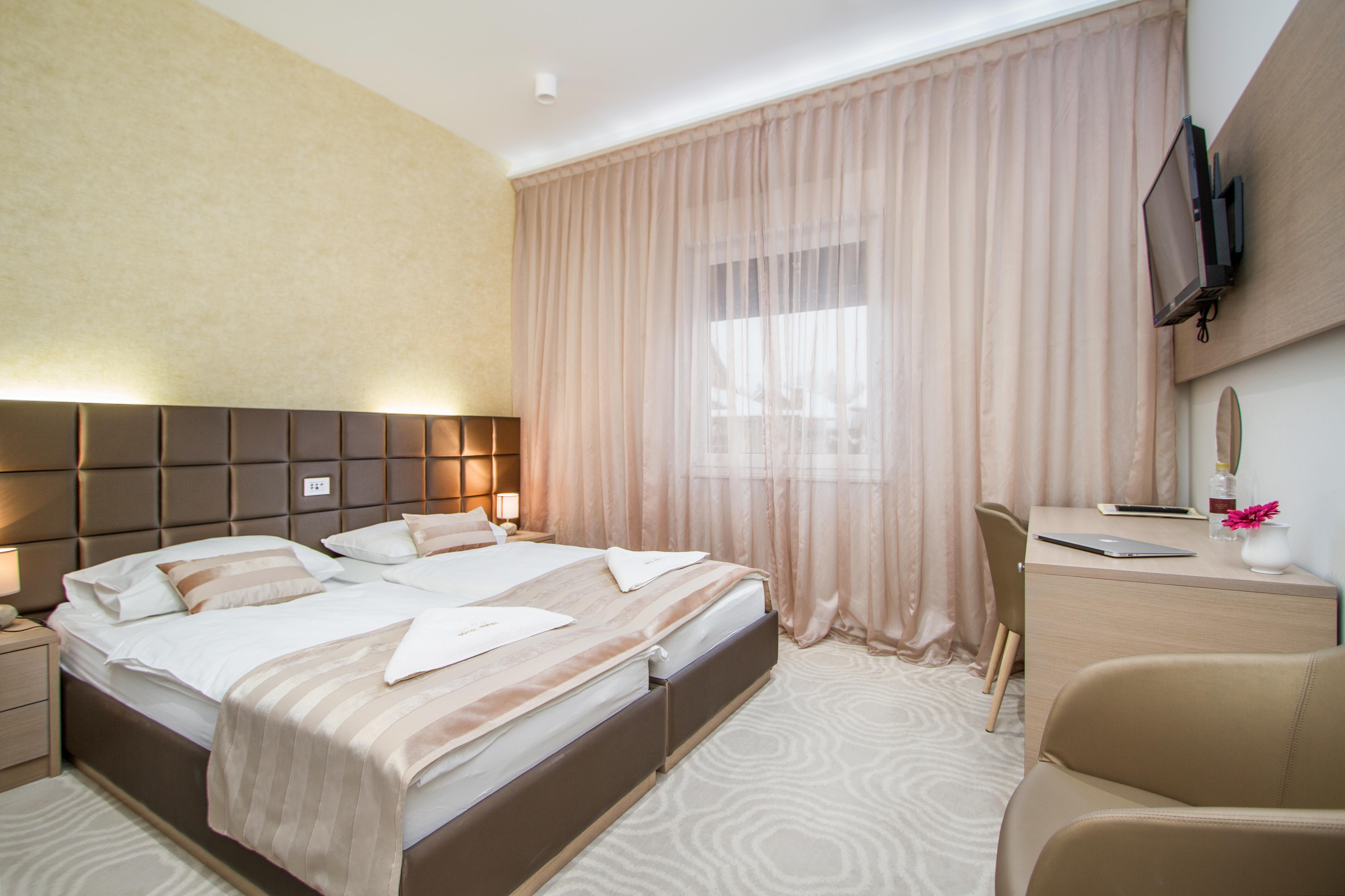 Royal Airport Hotel Velika Gorica Bagian luar foto