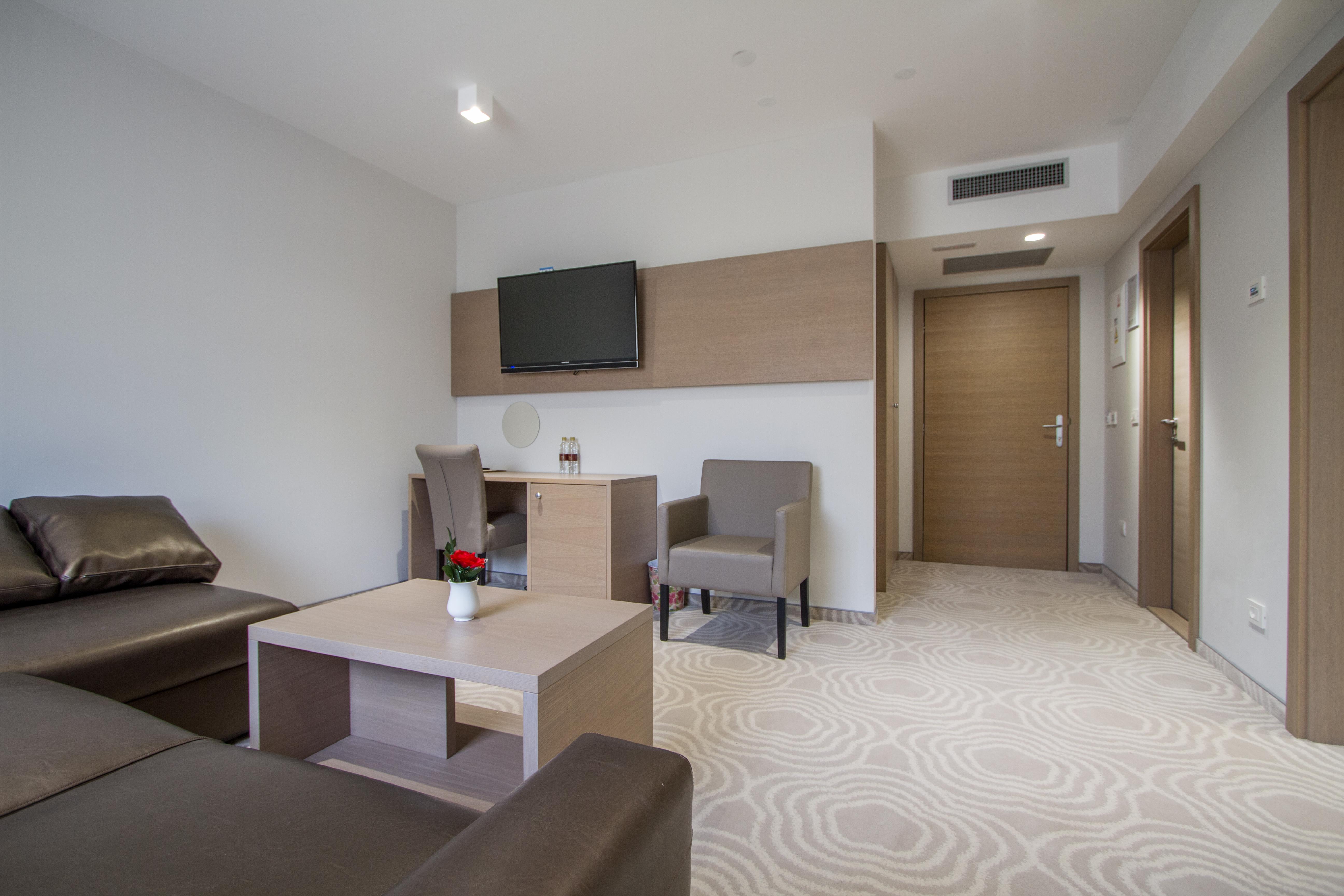 Royal Airport Hotel Velika Gorica Bagian luar foto