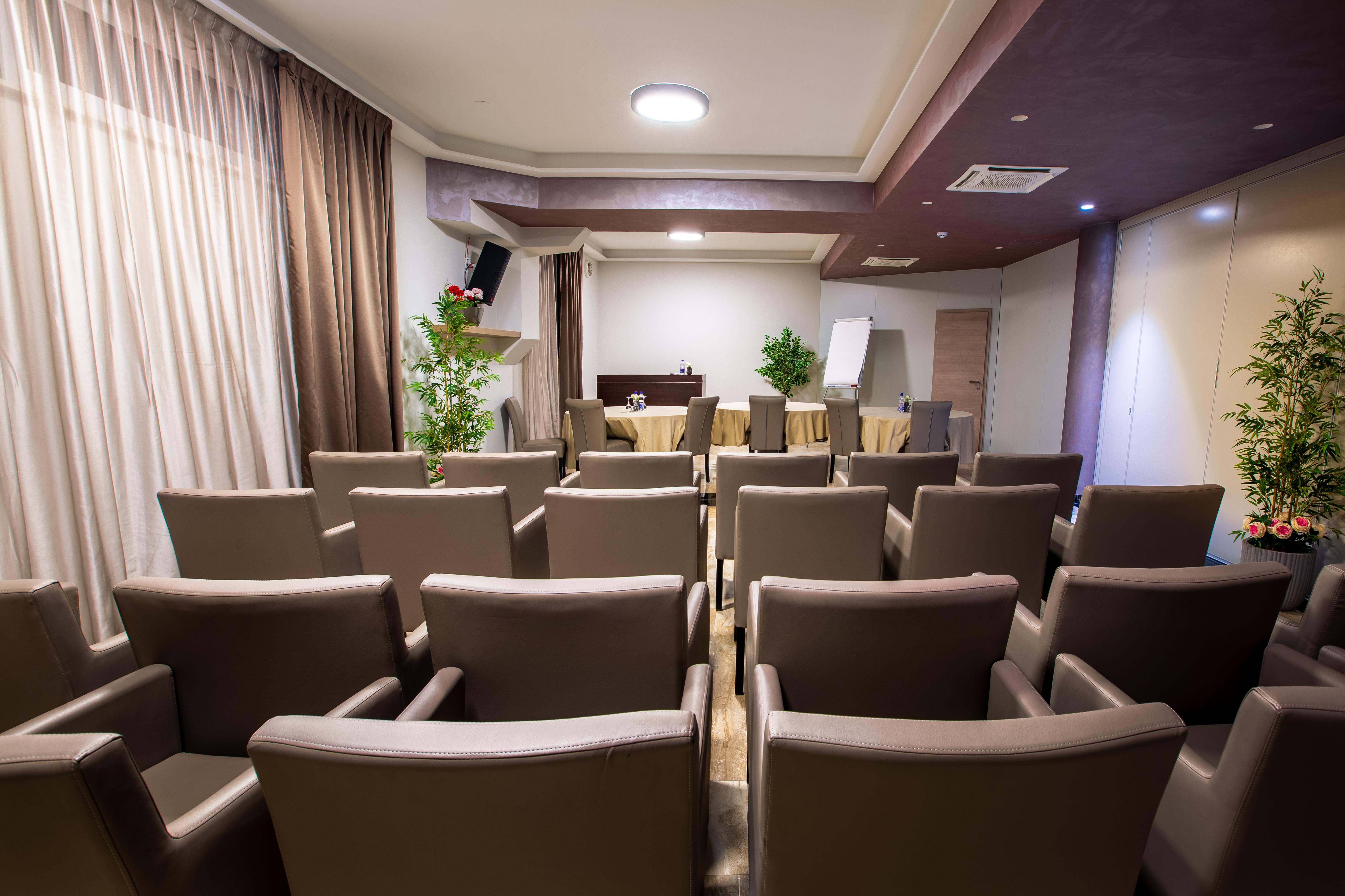 Royal Airport Hotel Velika Gorica Bagian luar foto