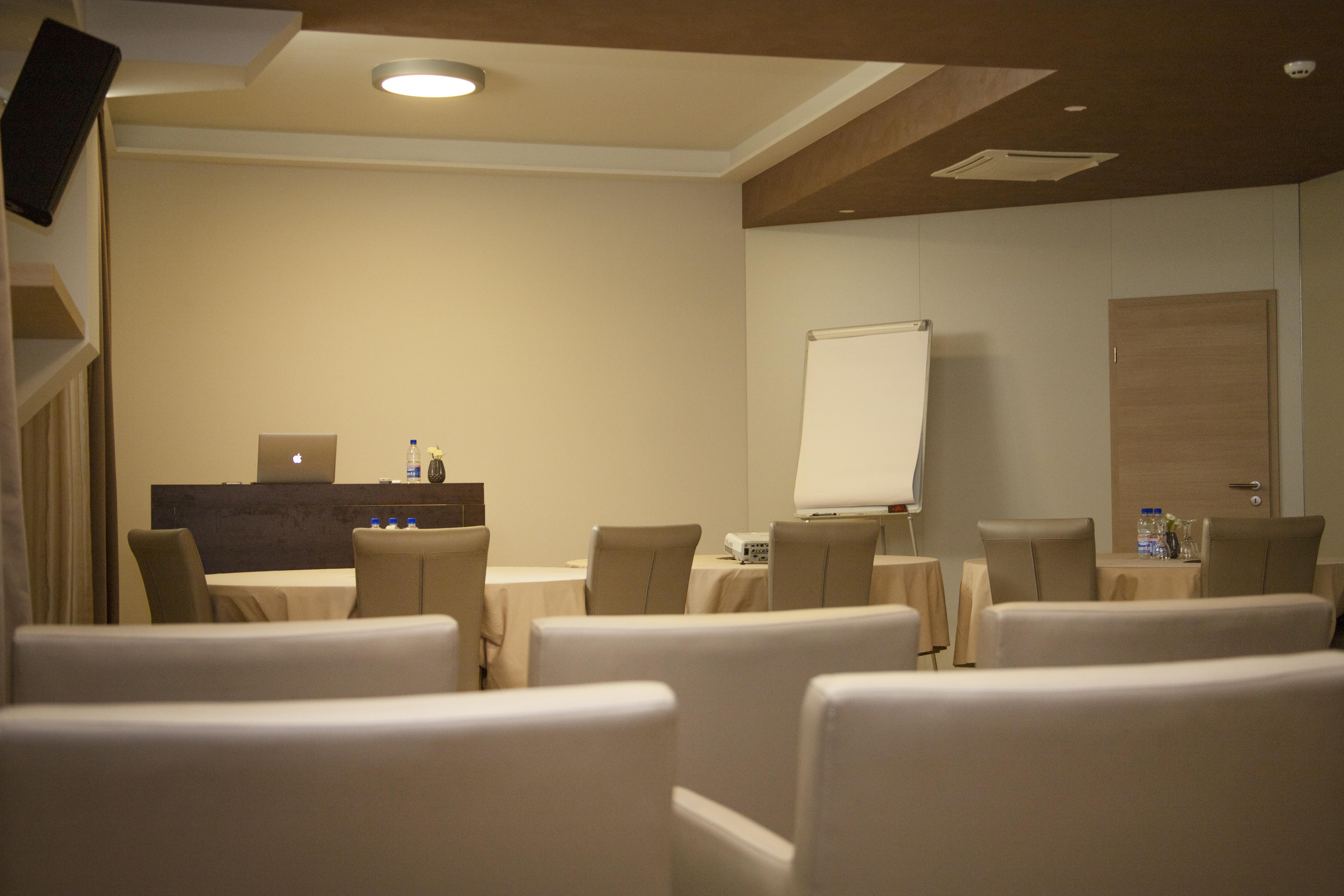 Royal Airport Hotel Velika Gorica Bagian luar foto